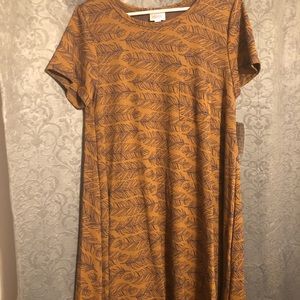 Large Lularoe feathered jacquard Carly. NWT